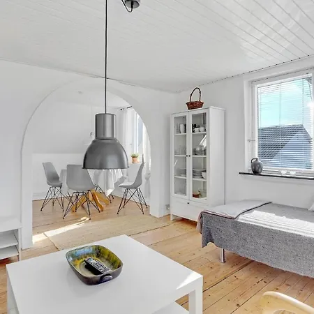 1 Bedroom Lovely In Daire