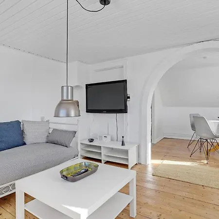 1 Bedroom Lovely In Daire